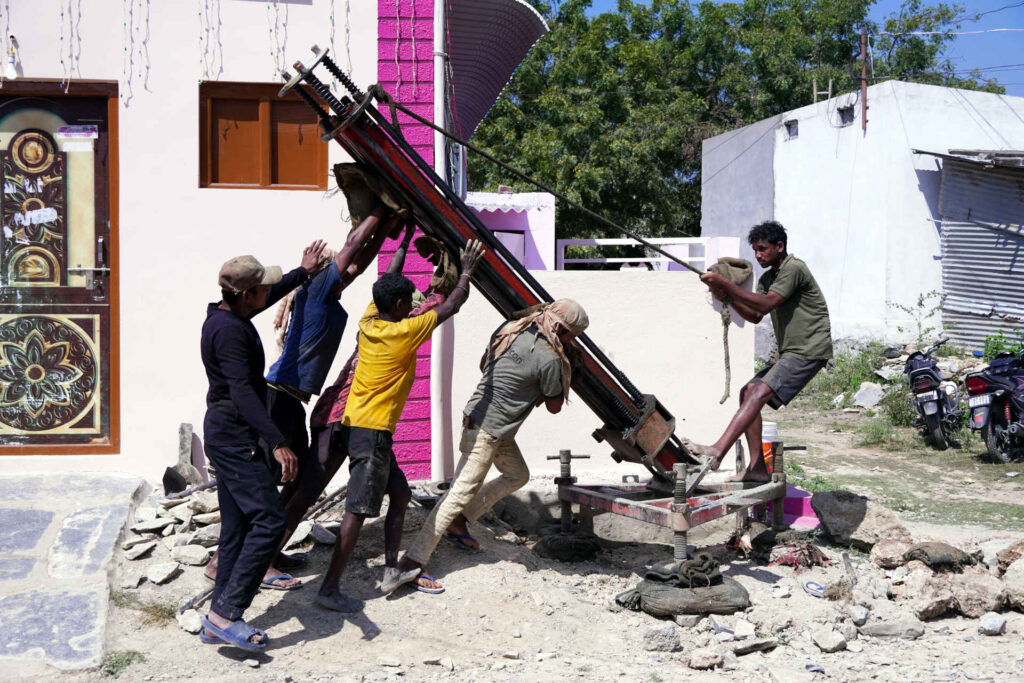 Setting Up Drilling Rig